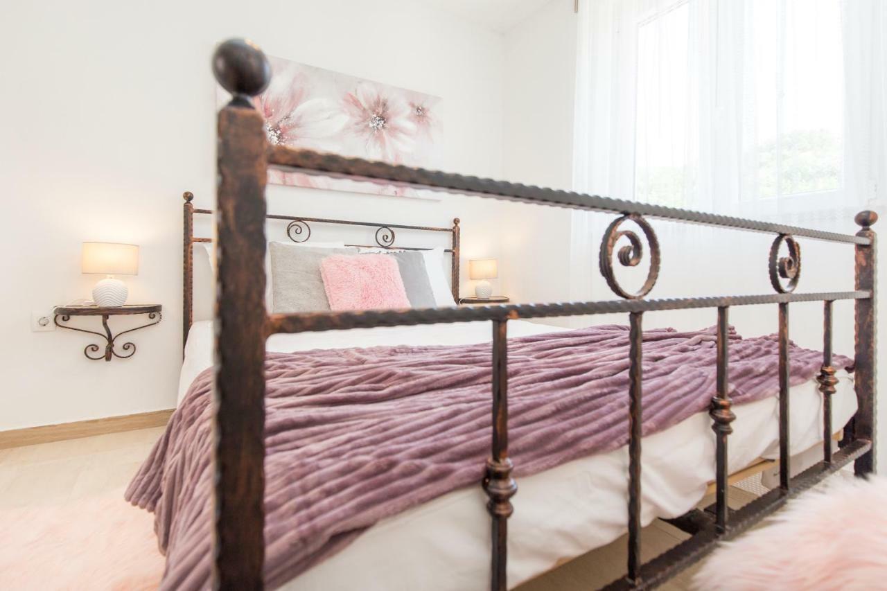 Amaryllis Villa *